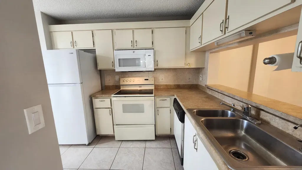 3146 Via Poinciana Lake Worth FL 33467