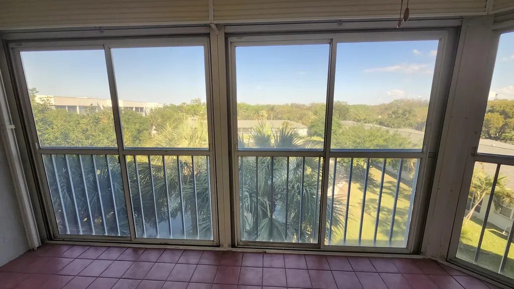 3146 Via Poinciana Lake Worth FL 33467