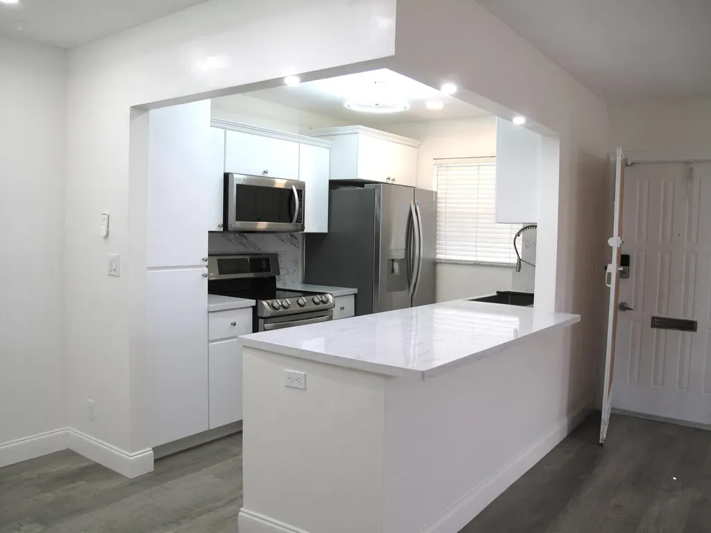 1217 S Drive Way Delray Beach FL 33445