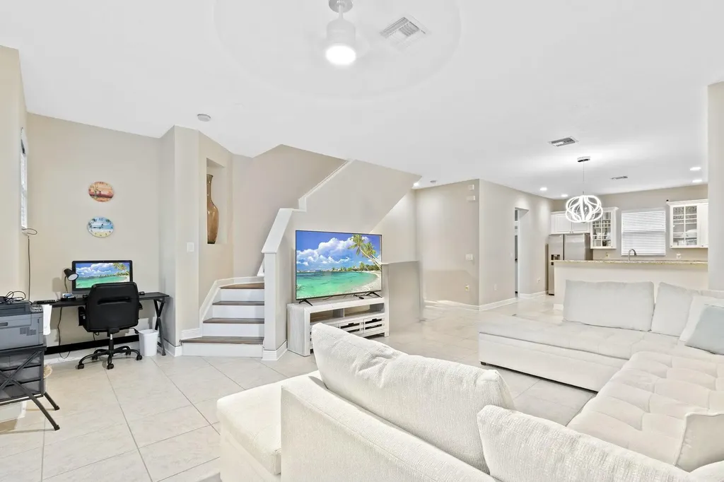 1033 NE 17th Way Fort Lauderdale FL 33304