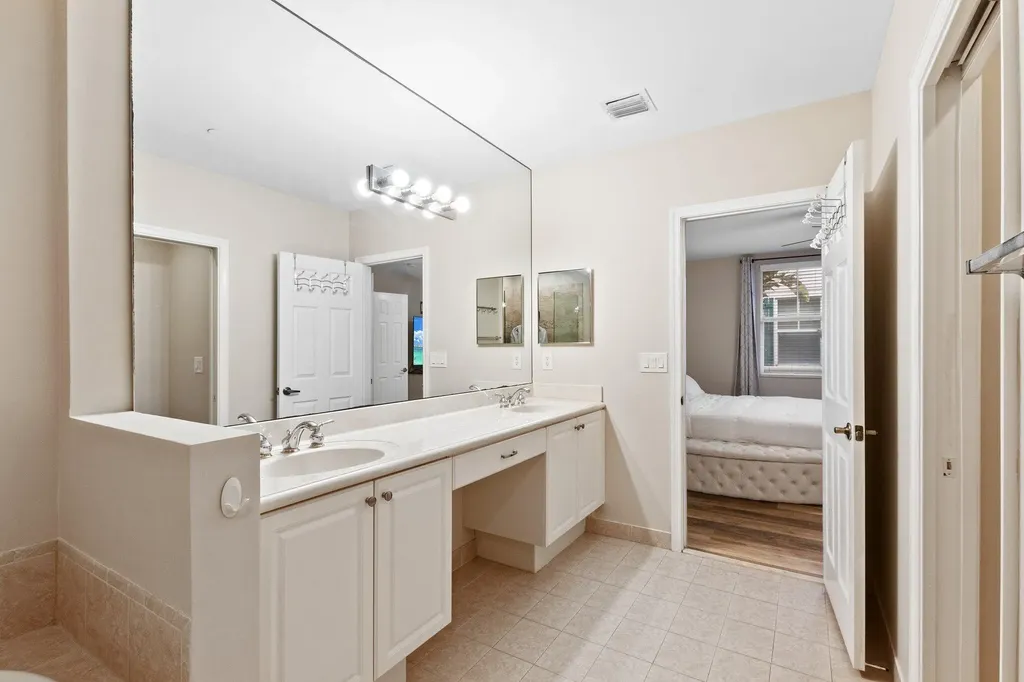1033 NE 17th Way Fort Lauderdale FL 33304