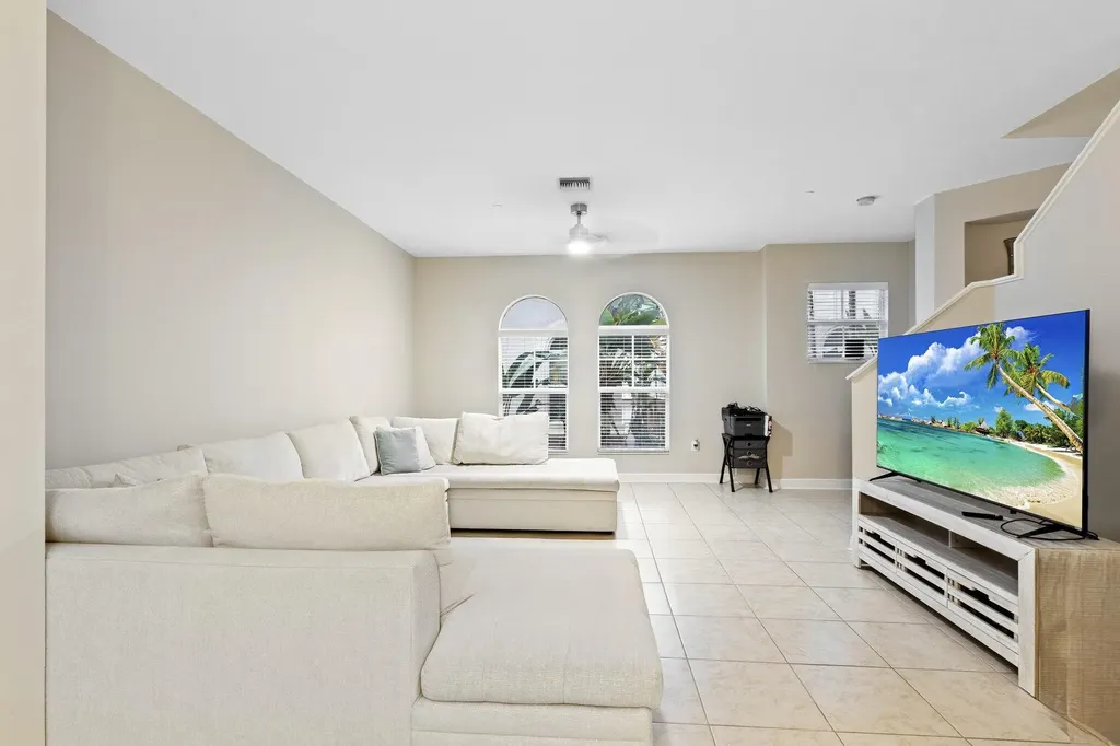 1033 NE 17th Way Fort Lauderdale FL 33304