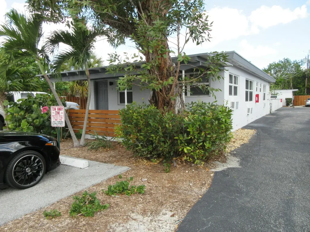 1238 17th Avenue N Lake Worth Beach FL 33460