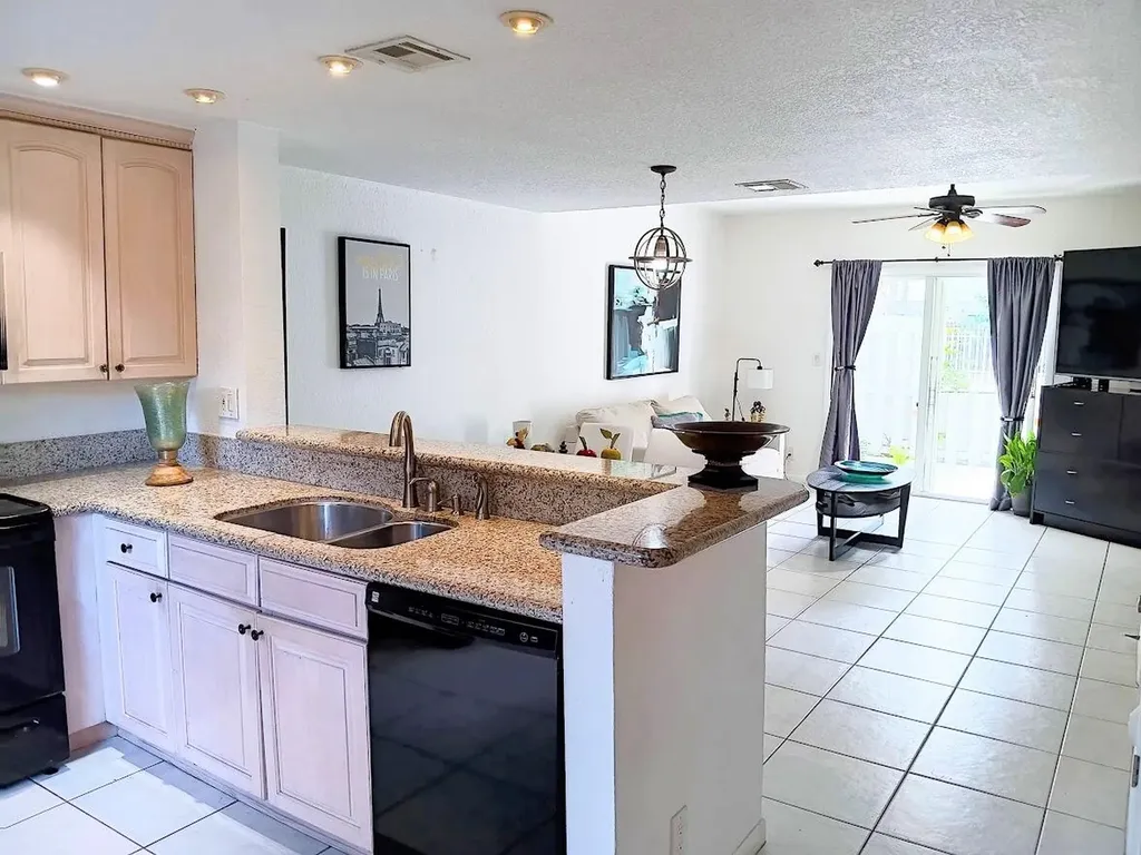 1827 NE 15th Avenue NE Fort Lauderdale FL 33305