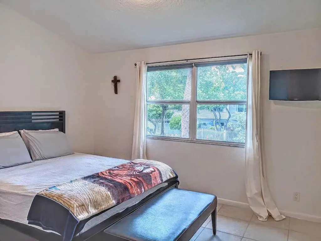 1827 NE 15th Avenue NE Fort Lauderdale FL 33305
