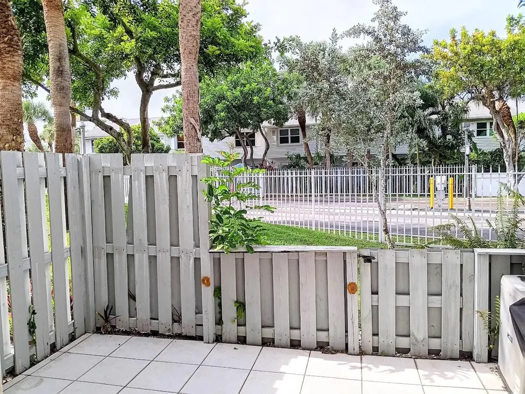 1827 NE 15th Avenue NE Fort Lauderdale FL 33305