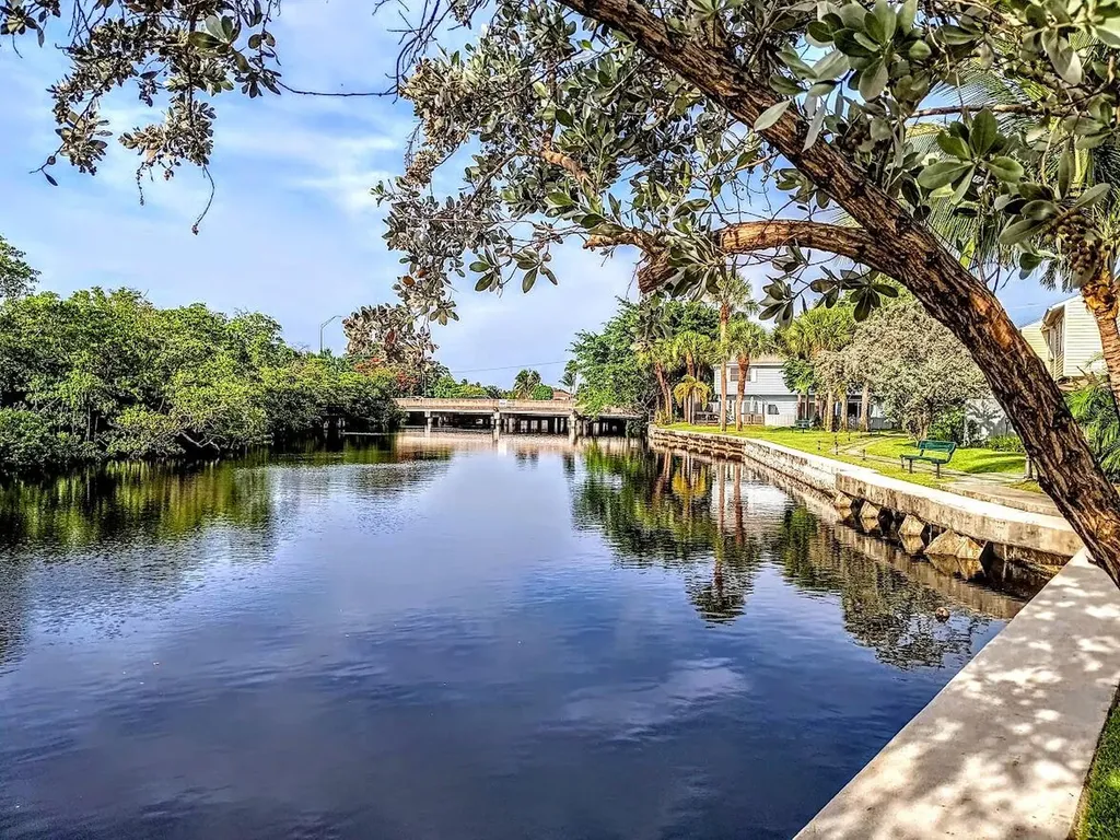 1827 NE 15th Avenue NE Fort Lauderdale FL 33305