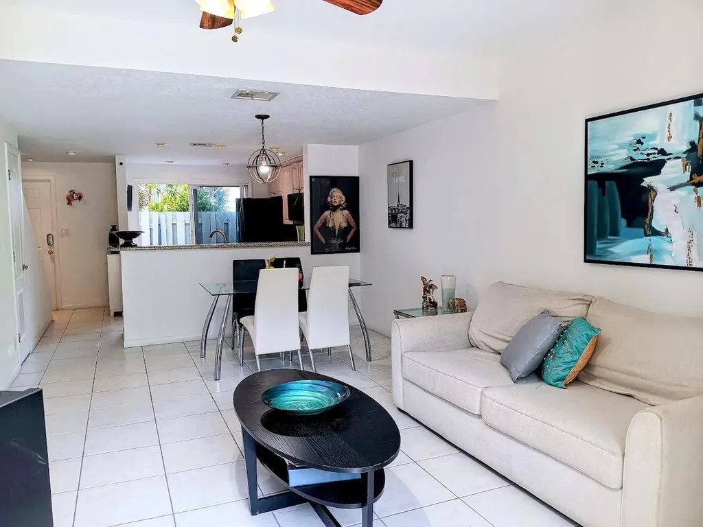 1827 NE 15th Avenue NE Fort Lauderdale FL 33305