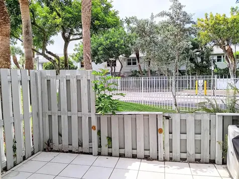 1827 NE 15th Avenue NE Fort Lauderdale FL 33305
