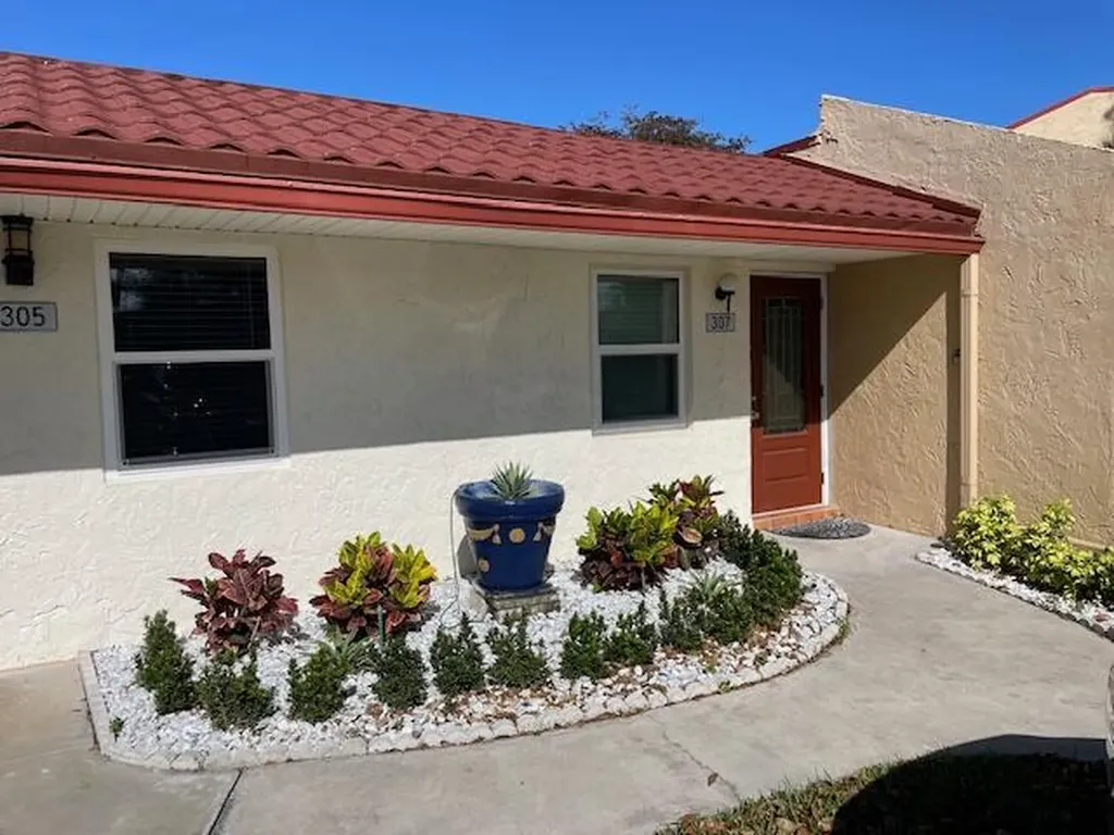 307 Lake Evelyn Drive West Palm Beach FL 33411
