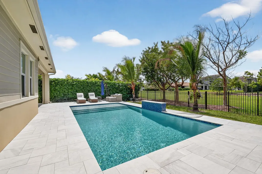 1055 Ember Ridge Run Loxahatchee FL 33470