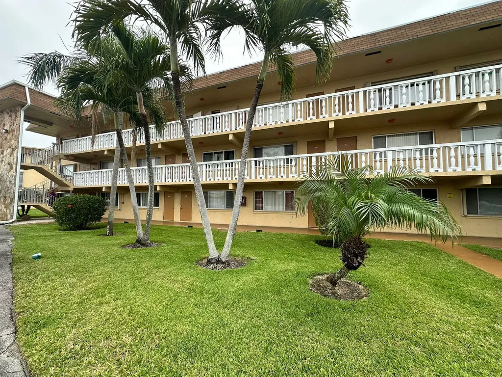 500 Village Green Circle W Palm Springs FL 33461