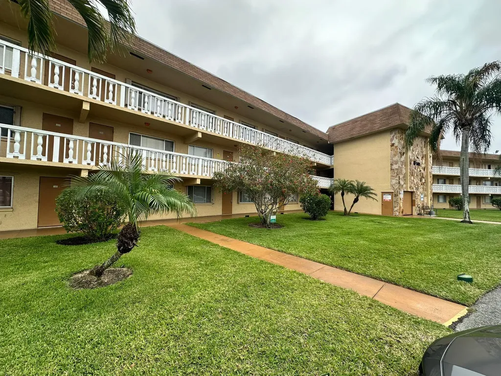 500 Village Green Circle W Palm Springs FL 33461