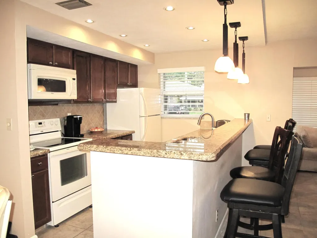 1315 SE High Point Way Way SE Delray Beach FL 33445