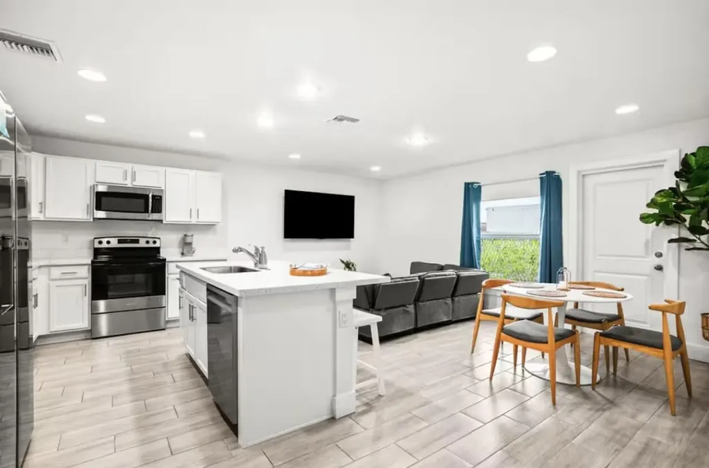 565 Lilac Court West Palm Beach FL 33407