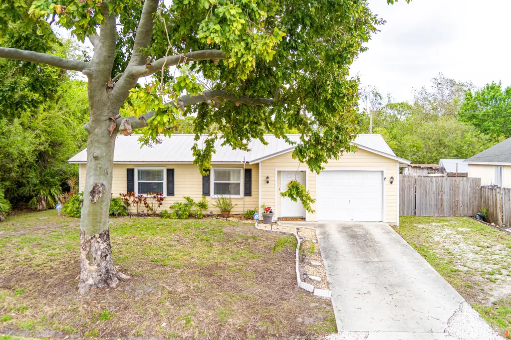 225 SW Crescent Avenue Port St Lucie FL 34984