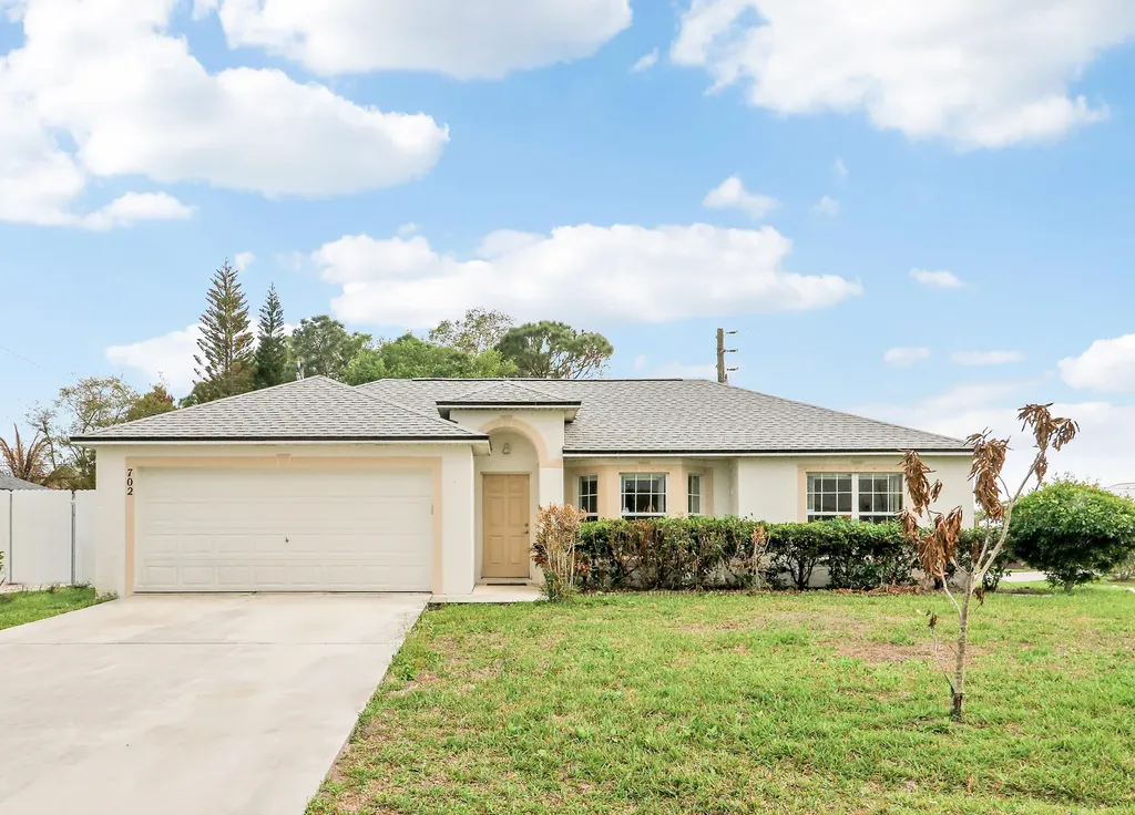 702 SE Lighthouse Avenue SE Port St Lucie FL 34983