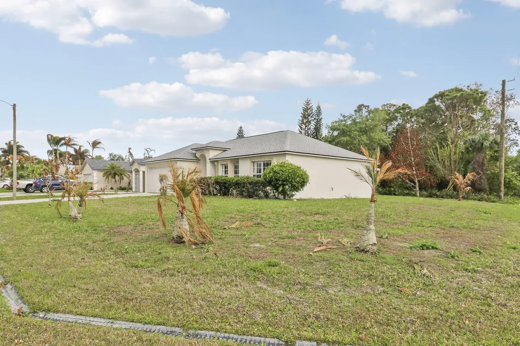 702 SE Lighthouse Avenue SE Port St Lucie FL 34983