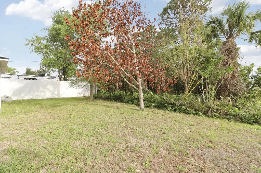 702 SE Lighthouse Avenue SE Port St Lucie FL 34983