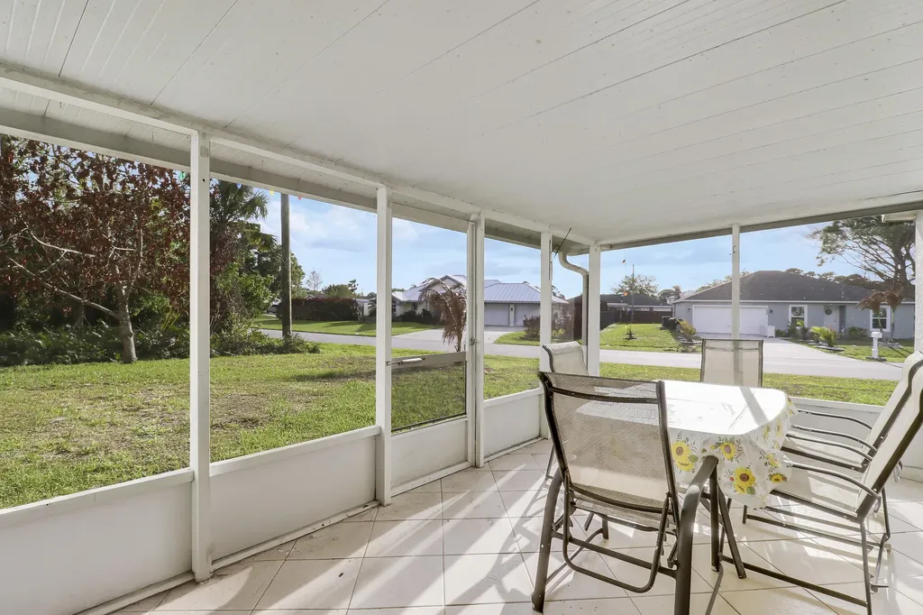 702 SE Lighthouse Avenue SE Port St Lucie FL 34983