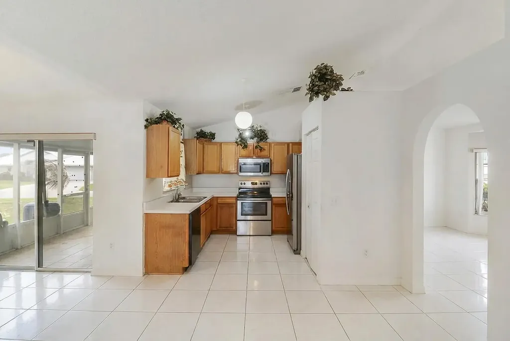 702 SE Lighthouse Avenue SE Port St Lucie FL 34983