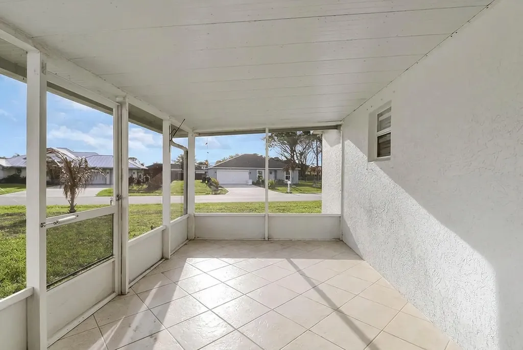 702 SE Lighthouse Avenue SE Port St Lucie FL 34983