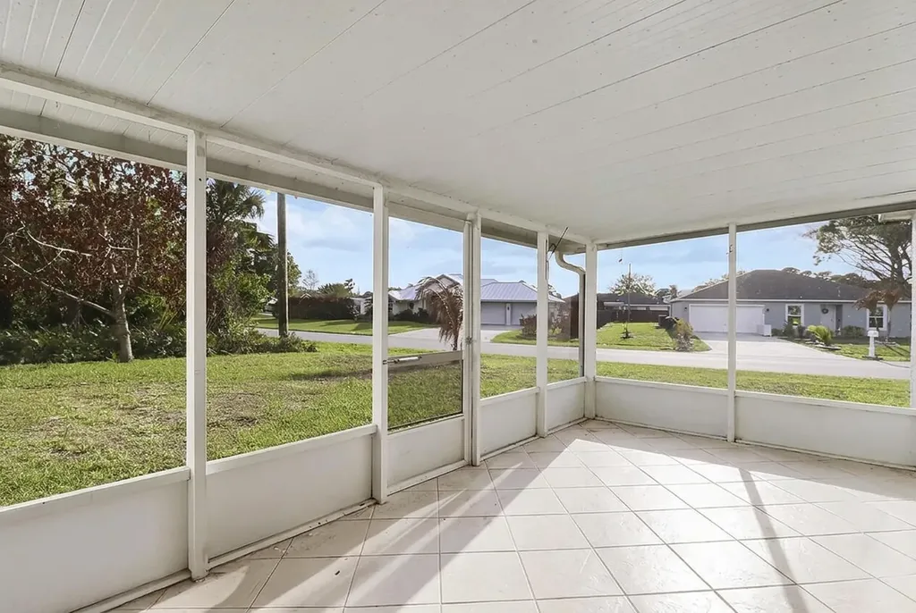 702 SE Lighthouse Avenue SE Port St Lucie FL 34983