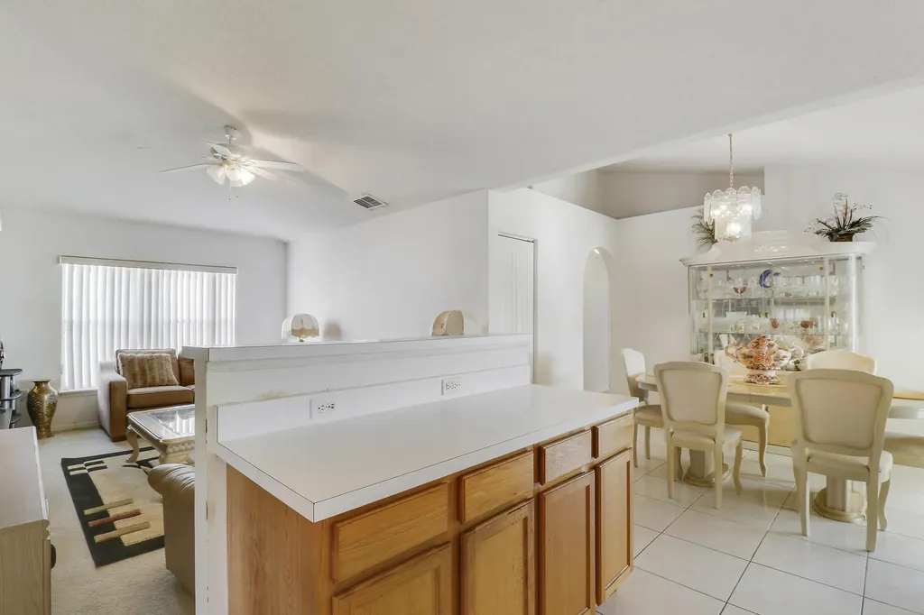 702 SE Lighthouse Avenue SE Port St Lucie FL 34983