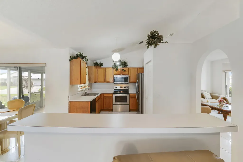 702 SE Lighthouse Avenue SE Port St Lucie FL 34983
