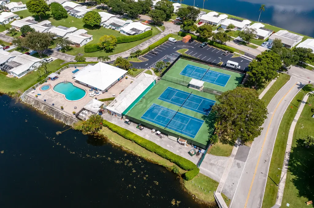 8713 NW 10th Street Plantation FL 33322