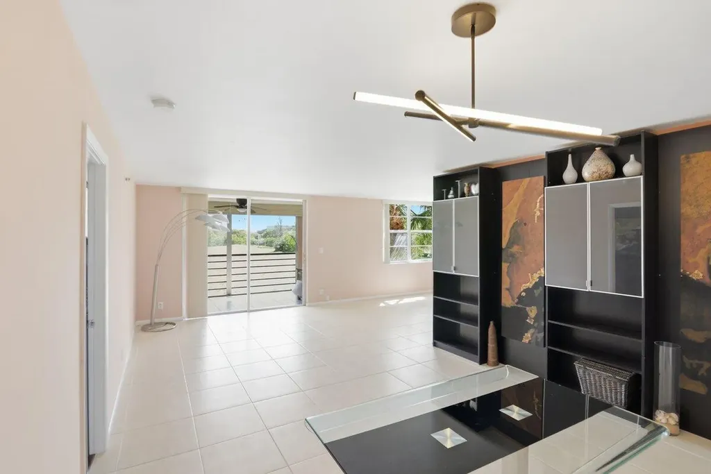 5340 NW 2nd Avenue Boca Raton FL 33487