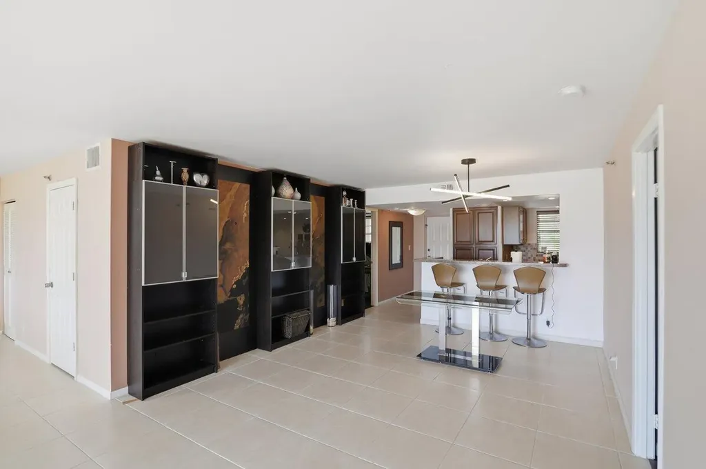 5340 NW 2nd Avenue Boca Raton FL 33487