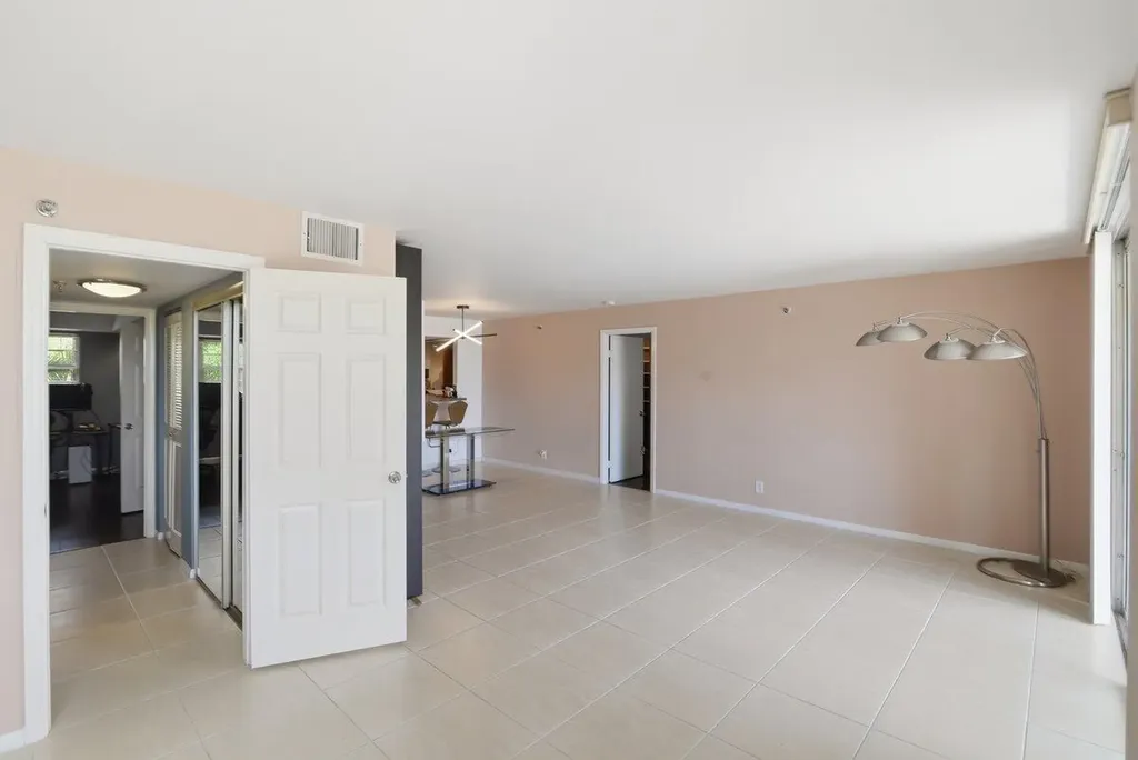 5340 NW 2nd Avenue Boca Raton FL 33487
