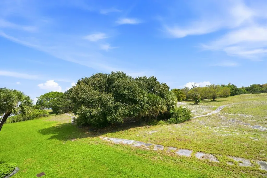 5340 NW 2nd Avenue Boca Raton FL 33487