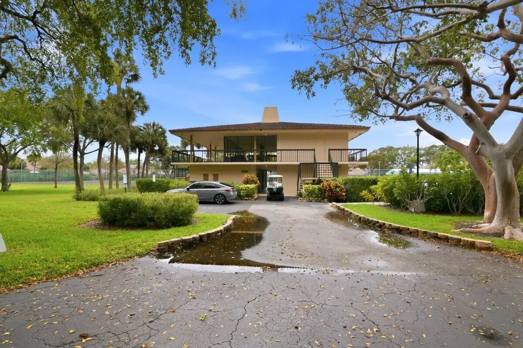 5340 NW 2nd Avenue Boca Raton FL 33487