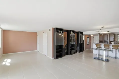 5340 NW 2nd Avenue Boca Raton FL 33487