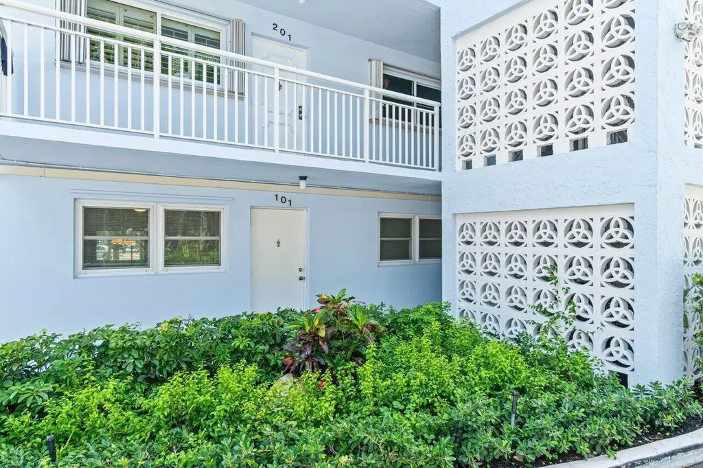2010 S Federal Highway Boynton Beach FL 33435