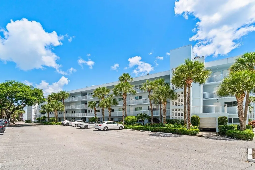 2010 S Federal Highway Boynton Beach FL 33435