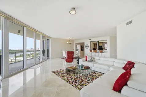 6051 N Ocean Drive Hollywood FL 33019