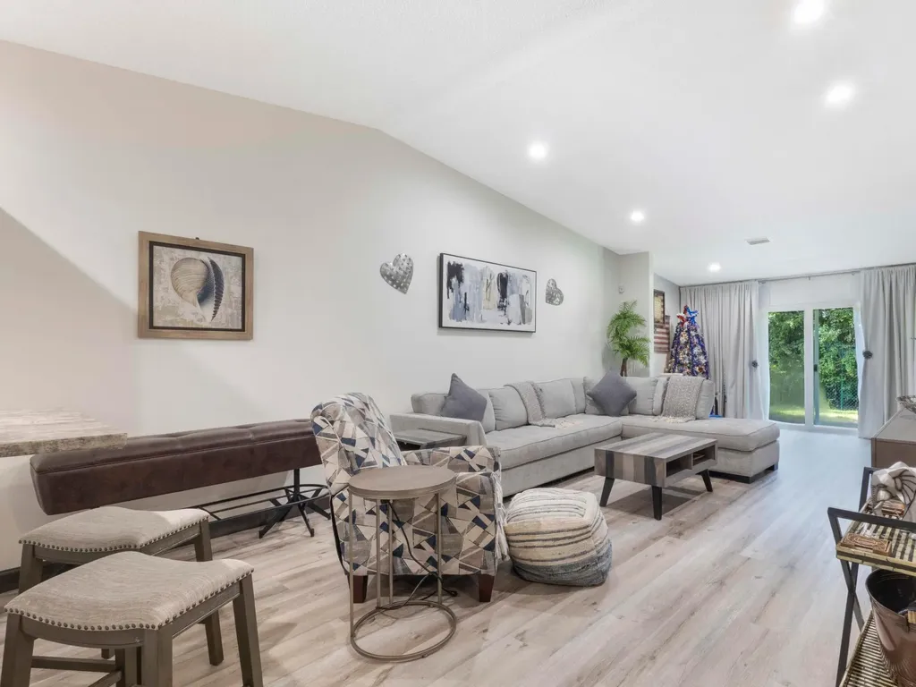 8652 Overset Lane Boca Raton FL 33496