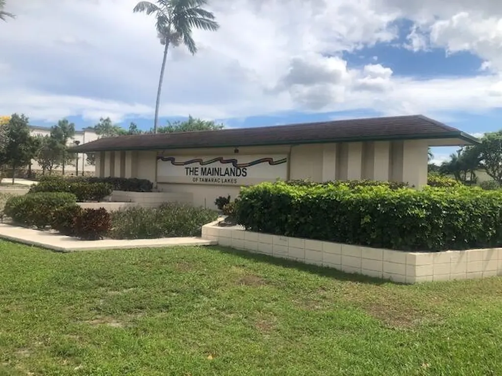 4504 NW 43rd Terrace Tamarac FL 33319