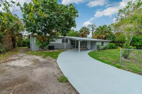904 SE 16th Street Stuart FL 34994
