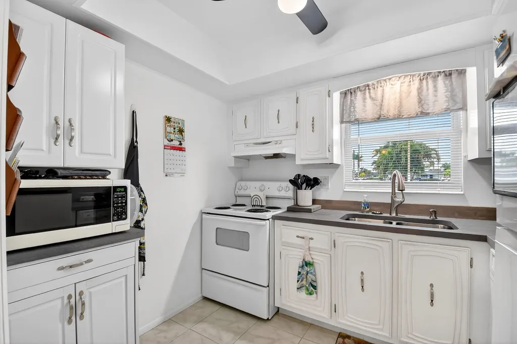 2758 Emory Drive E West Palm Beach FL 33415