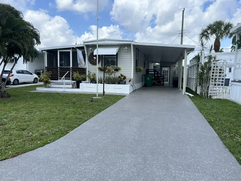 8661 SW 18th Place Davie FL 33324