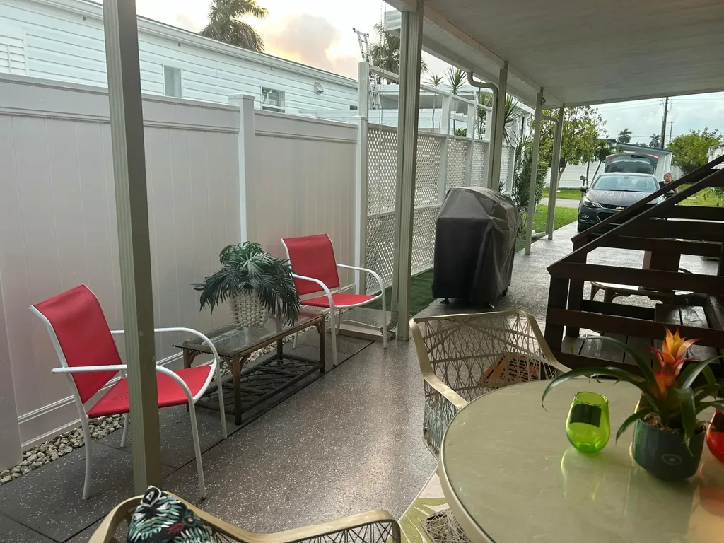 8661 SW 18th Place Davie FL 33324
