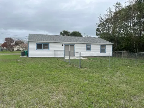 2122 SE Heathwood Circle Port St Lucie FL 34952