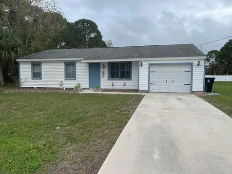 2122 SE Heathwood Circle Port St Lucie FL 34952