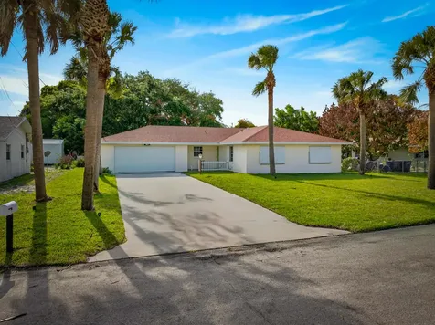 1905 Colonial Road Fort Pierce FL 34950