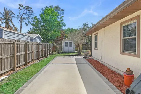 542 NW La Brea Avenue Port St Lucie FL 34983