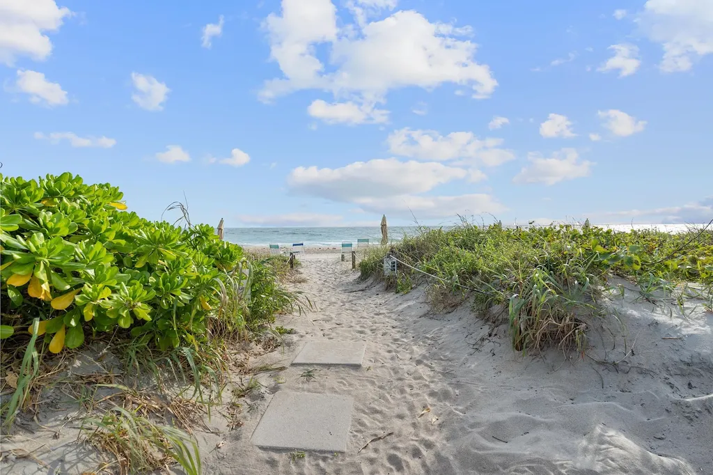 2565 S Ocean Boulevard Palm Beach FL 33480
